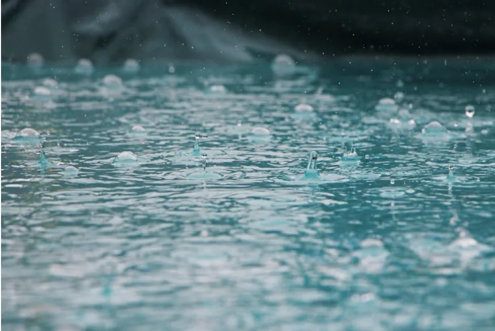 若是雨天淋雨前進，有人給你一把傘，你會不會感動呢？